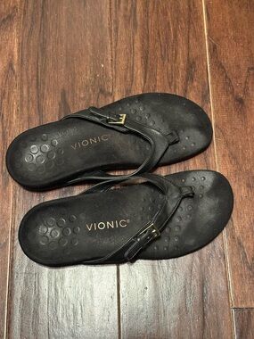Vionic | Black Thong Sandals with Buckle - Women’s 7/EU38